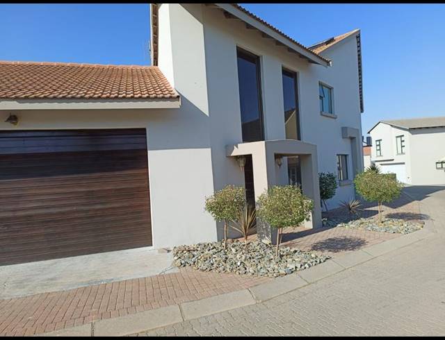 5 BEDROOM HOUSE FOR SALE IN MISTY BAY